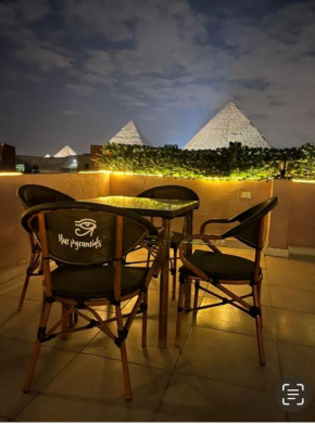 Hur Pyramids land inn